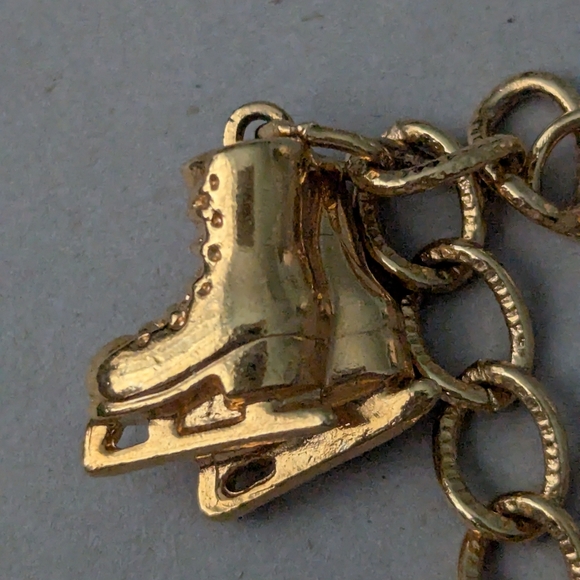 1993 Avon "Christmas Wishes" Child's Charm Bracelet w/Box! - Picture 2 of 9